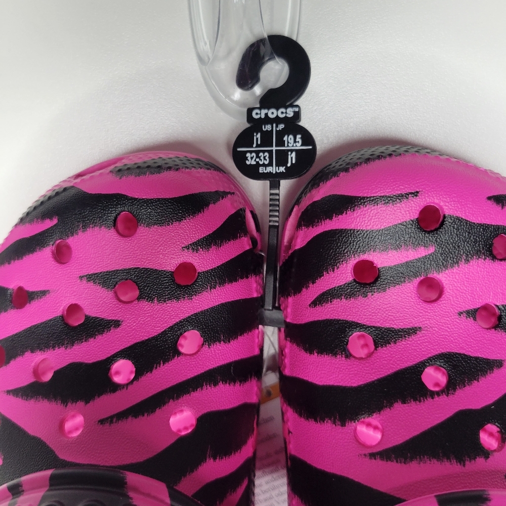 Crocs Clog Size J1 Classic Graphic New Sandals - Picture 2 of 8